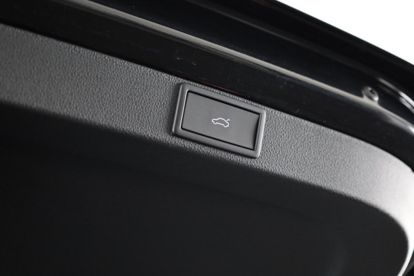 Škoda Octavia Combi Sportline Business m-HEV 1.5 TSI 150 pk 7 versn. DSG | Navigatie pakket | Light & view | Travel assist pakket | Side assist | Winter pakket | 19 inch lichtmetalen velgen