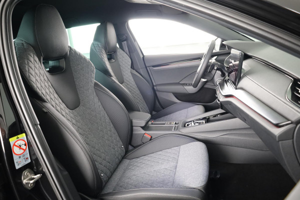Škoda Octavia Combi Sportline Business m-HEV 1.5 TSI 150 pk 7 versn. DSG | Navigatie pakket | Light & view | Travel assist pakket | Side assist | Winter pakket | 19 inch lichtmetalen velgen