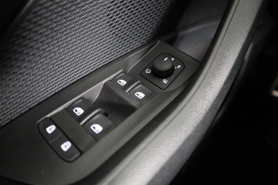 Škoda Octavia Combi Sportline Business m-HEV 1.5 TSI 150 pk 7 versn. DSG | Navigatie pakket | Light & view | Travel assist pakket | Side assist | Winter pakket | 19 inch lichtmetalen velgen