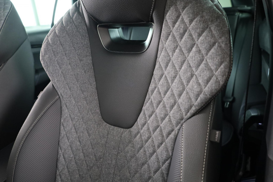 Škoda Octavia Combi Sportline Business m-HEV 1.5 TSI 150 pk 7 versn. DSG | Navigatie pakket | Light & view | Travel assist pakket | Side assist | Winter pakket | 19 inch lichtmetalen velgen