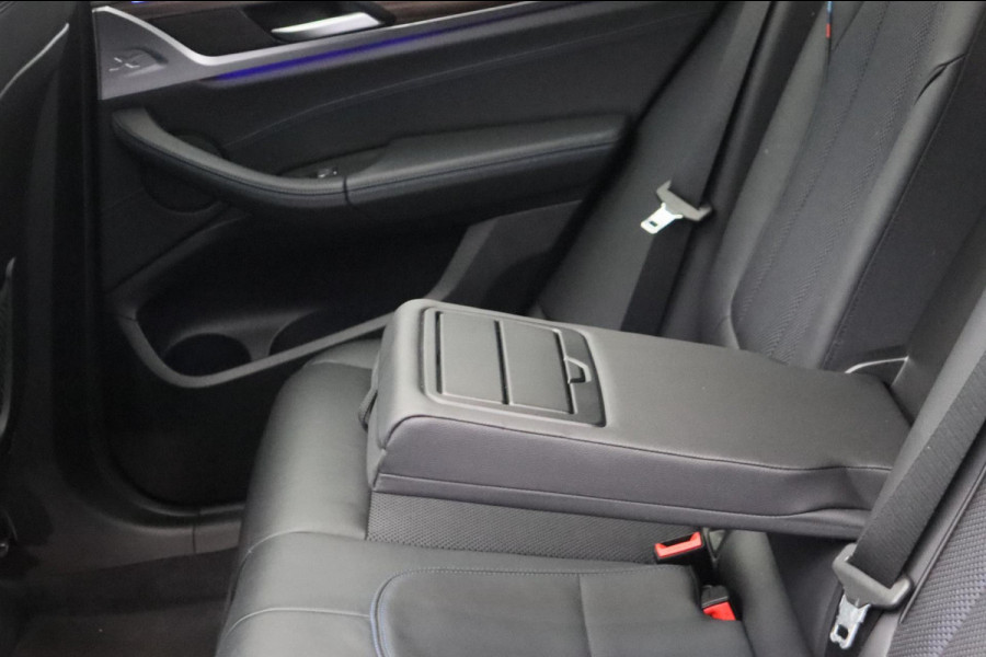 BMW X3 XDrive20i High Executive M-Pakket Panoramadak Trekhaak Leder