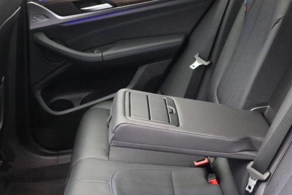 BMW X3 XDrive20i High Executive M-Pakket Panoramadak Trekhaak Leder