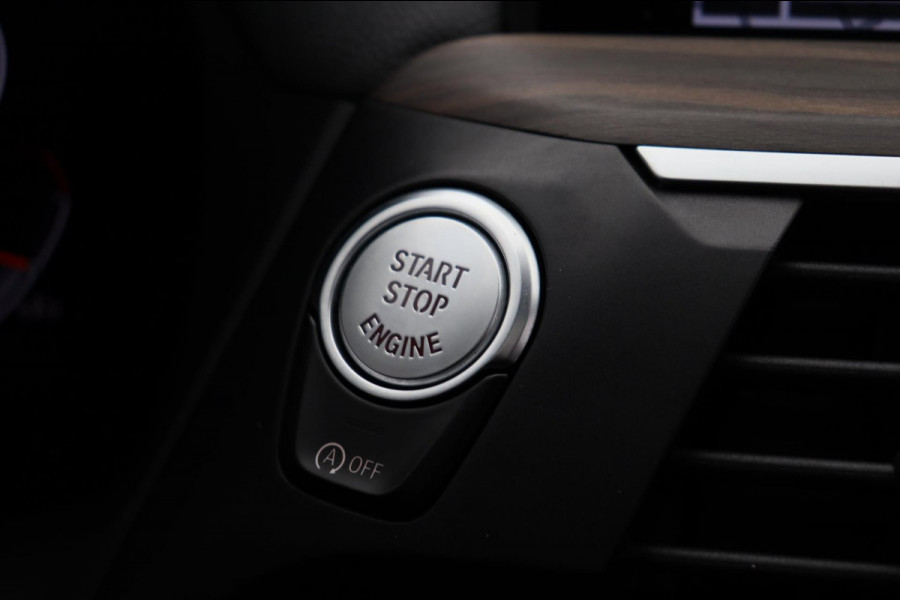 BMW X3 XDrive20i High Executive M-Pakket Panoramadak Trekhaak Leder