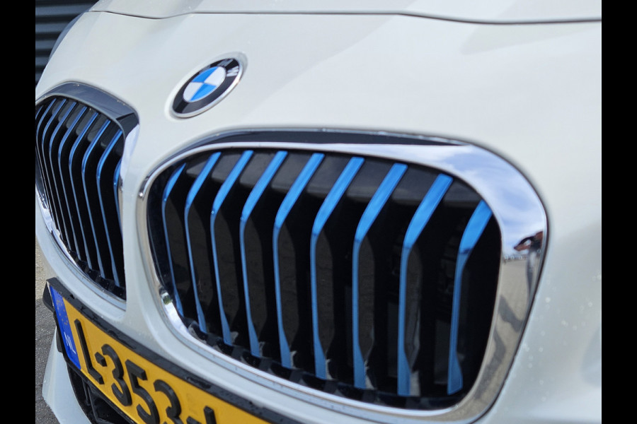 BMW 2 Serie Active Tourer 225xe iPerformance Plug In Hybrid 225pk PHEV | Navi | Stoelverwarming | 17"L.M | El. Achterklep | Cruise Control | PDC V + A |