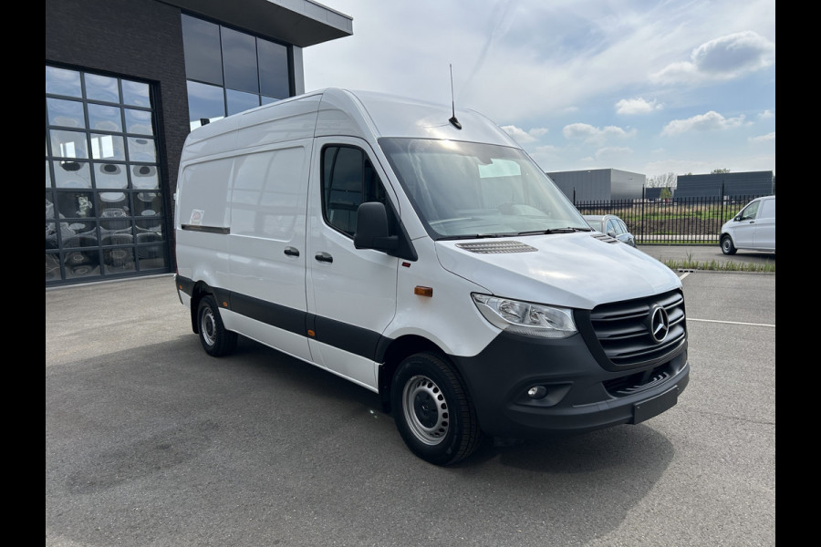 Mercedes-Benz Sprinter 316 CDI L2 H2 2800KG Trekhaak / MBUX / Navigatie / Camera / Cruise control / Airco / 270 Graden achterdeuren
