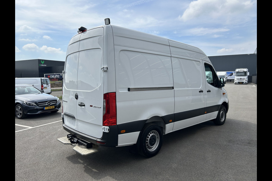 Mercedes-Benz Sprinter 316 CDI L2 H2 2800KG Trekhaak / MBUX / Navigatie / Camera / Cruise control / Airco / 270 Graden achterdeuren