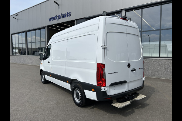 Mercedes-Benz Sprinter 316 CDI L2 H2 2800KG Trekhaak / MBUX / Navigatie / Camera / Cruise control / Airco / 270 Graden achterdeuren