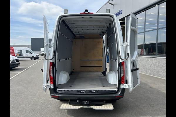 Mercedes-Benz Sprinter 316 CDI L2 H2 2800KG Trekhaak / MBUX / Navigatie / Camera / Cruise control / Airco / 270 Graden achterdeuren