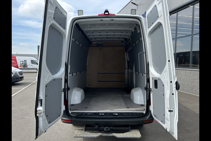 Mercedes-Benz Sprinter 316 CDI L2 H2 2800KG Trekhaak / MBUX / Navigatie / Camera / Cruise control / Airco / 270 Graden achterdeuren