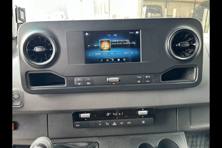 Mercedes-Benz Sprinter 316 CDI L2 H2 2800KG Trekhaak / MBUX / Navigatie / Camera / Cruise control / Airco / 270 Graden achterdeuren