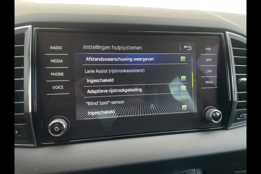 Škoda Karoq 1.5 TSI ACT Style Business | Elek. Trekhaak | LED | Navi | Carplay | Camera
