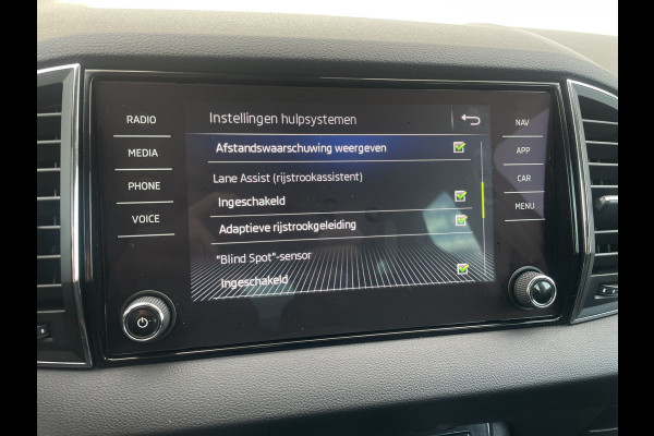 Škoda Karoq 1.5 TSI ACT Style Business | Elek. Trekhaak | LED | Navi | Carplay | Camera