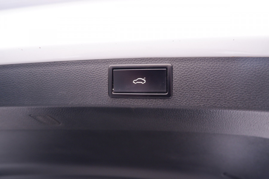 Škoda Karoq 1.5 TSI ACT Style Business | Elek. Trekhaak | LED | Navi | Carplay | Camera
