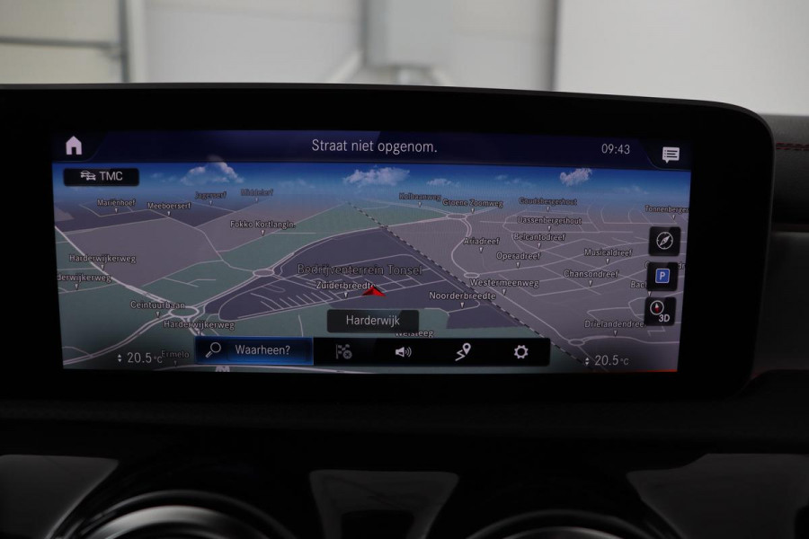 Mercedes-Benz CLA-Klasse 200 AMG | Panoramadak | Stoelverwarming | Widescreen | Camera | Sfeerverlichting | Full LED | Navigatie | Climate control | Park Assist