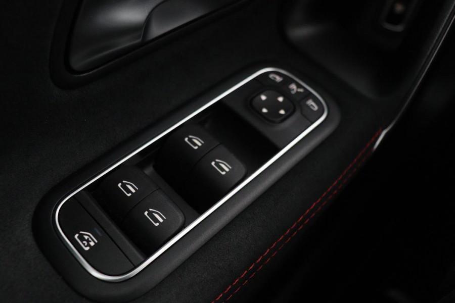 Mercedes-Benz CLA-Klasse 200 AMG | Panoramadak | Stoelverwarming | Widescreen | Camera | Sfeerverlichting | Full LED | Navigatie | Climate control | Park Assist
