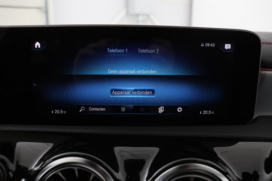 Mercedes-Benz CLA-Klasse 200 AMG | Panoramadak | Stoelverwarming | Widescreen | Camera | Sfeerverlichting | Full LED | Navigatie | Climate control | Park Assist