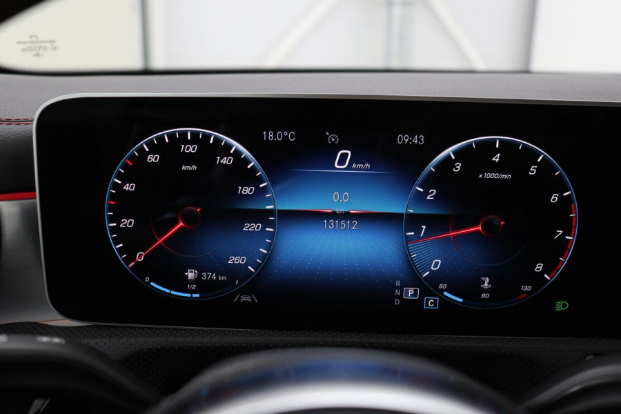 Mercedes-Benz CLA-Klasse 200 AMG | Panoramadak | Stoelverwarming | Widescreen | Camera | Sfeerverlichting | Full LED | Navigatie | Climate control | Park Assist