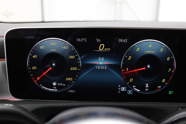 Mercedes-Benz CLA-Klasse 200 AMG | Panoramadak | Stoelverwarming | Widescreen | Camera | Sfeerverlichting | Full LED | Navigatie | Climate control | Park Assist