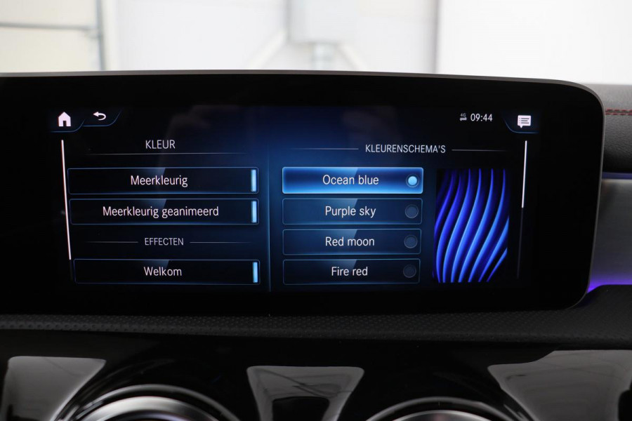 Mercedes-Benz CLA-Klasse 200 AMG | Panoramadak | Stoelverwarming | Widescreen | Camera | Sfeerverlichting | Full LED | Navigatie | Climate control | Park Assist