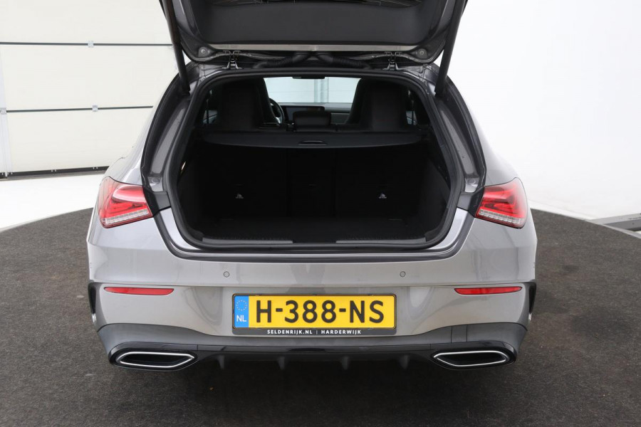 Mercedes-Benz CLA-Klasse 200 AMG | Panoramadak | Stoelverwarming | Widescreen | Camera | Sfeerverlichting | Full LED | Navigatie | Climate control | Park Assist