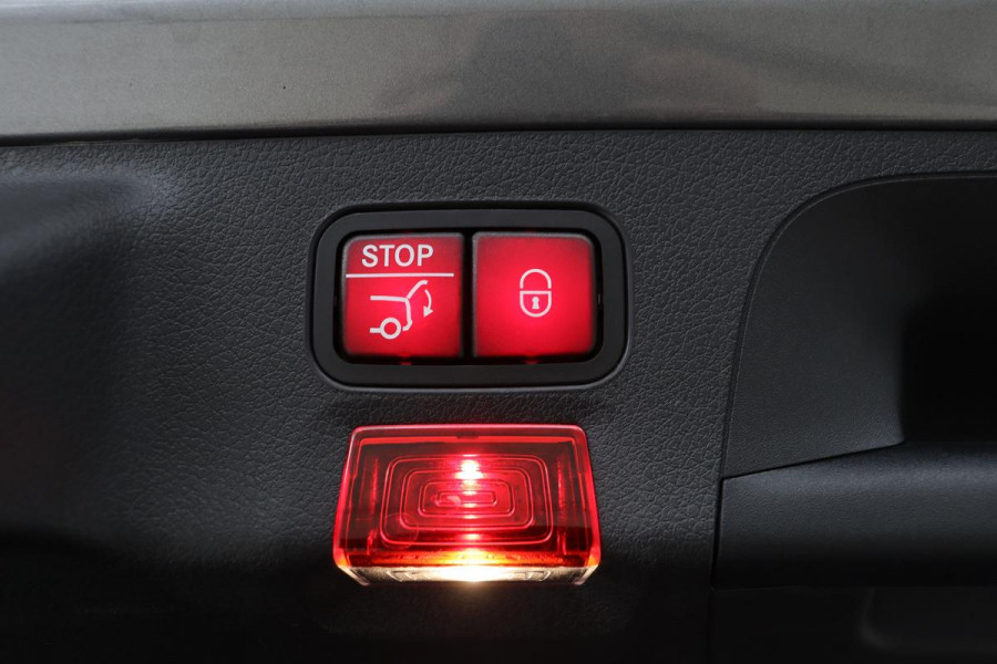 Mercedes-Benz CLA-Klasse 200 AMG | Panoramadak | Stoelverwarming | Widescreen | Camera | Sfeerverlichting | Full LED | Navigatie | Climate control | Park Assist