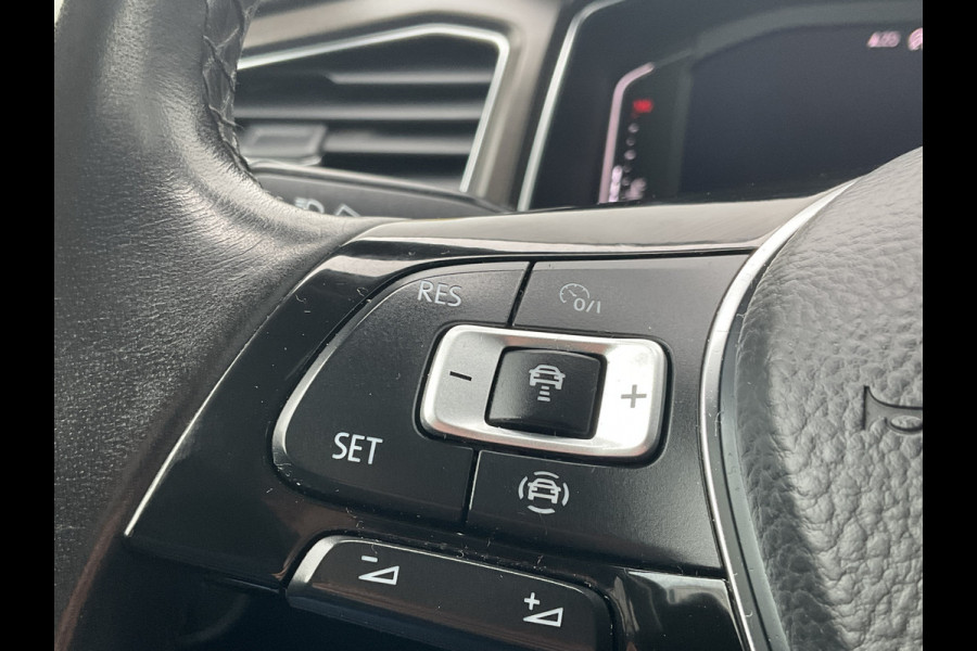 Volkswagen T-Roc 1.5 TSI Style Automaat Pano.dak Adap.Cruise Trekhaak Digitaal Vol Opties!