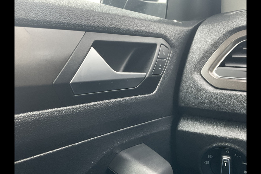 Volkswagen T-Roc 1.5 TSI Style Automaat Pano.dak Adap.Cruise Trekhaak Digitaal Vol Opties!