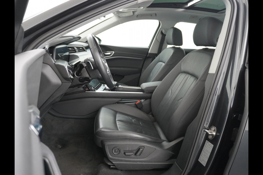 Audi e-tron 50 Quattro Launch Edition Plus 71kWh Navi Panoramadak Luchtvering Cruise control Adaptief PDC Stoelverwarming Parkeerhulp v/a/zi Led Lmv 20" Keyless-go Lichtpakket Dodehoekdetectie Regensensor Fase 3 laden