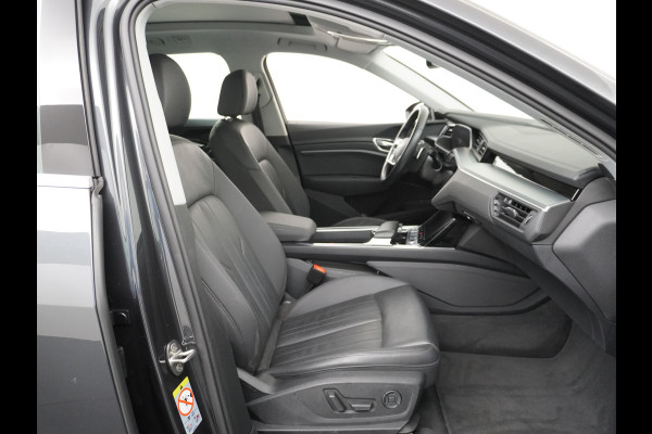 Audi e-tron 50 Quattro Launch Edition Plus 71kWh Navi Panoramadak Luchtvering Cruise control Adaptief PDC Stoelverwarming Parkeerhulp v/a/zi Led Lmv 20" Keyless-go Lichtpakket Dodehoekdetectie Regensensor Fase 3 laden