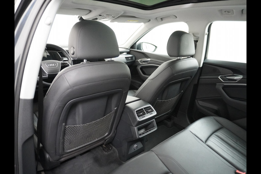 Audi e-tron 50 Quattro Launch Edition Plus 71kWh Navi Panoramadak Luchtvering Cruise control Adaptief PDC Stoelverwarming Parkeerhulp v/a/zi Led Lmv 20" Keyless-go Lichtpakket Dodehoekdetectie Regensensor Fase 3 laden