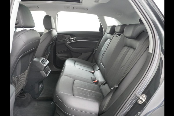 Audi e-tron 50 Quattro Launch Edition Plus 71kWh Navi Panoramadak Luchtvering Cruise control Adaptief PDC Stoelverwarming Parkeerhulp v/a/zi Led Lmv 20" Keyless-go Lichtpakket Dodehoekdetectie Regensensor Fase 3 laden