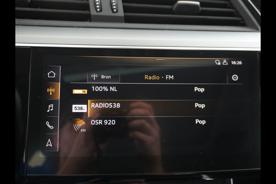 Audi e-tron 50 Quattro Launch Edition Plus 71kWh Navi Panoramadak Luchtvering Cruise control Adaptief PDC Stoelverwarming Parkeerhulp v/a/zi Led Lmv 20" Keyless-go Lichtpakket Dodehoekdetectie Regensensor Fase 3 laden