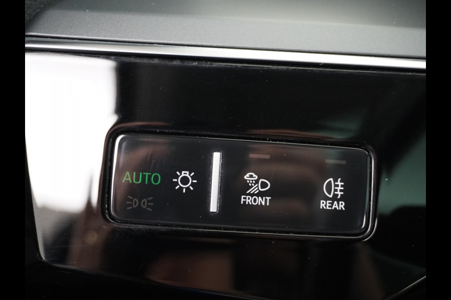 Audi e-tron 50 Quattro Launch Edition Plus 71kWh Navi Panoramadak Luchtvering Cruise control Adaptief PDC Stoelverwarming Parkeerhulp v/a/zi Led Lmv 20" Keyless-go Lichtpakket Dodehoekdetectie Regensensor Fase 3 laden