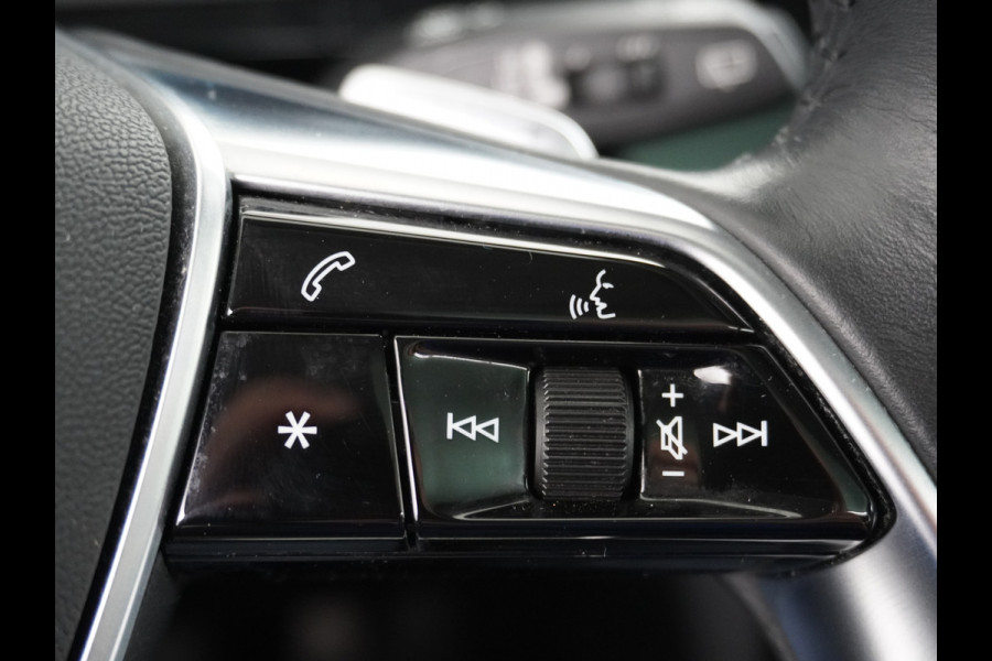 Audi e-tron 50 Quattro Launch Edition Plus 71kWh Navi Panoramadak Luchtvering Cruise control Adaptief PDC Stoelverwarming Parkeerhulp v/a/zi Led Lmv 20" Keyless-go Lichtpakket Dodehoekdetectie Regensensor Fase 3 laden
