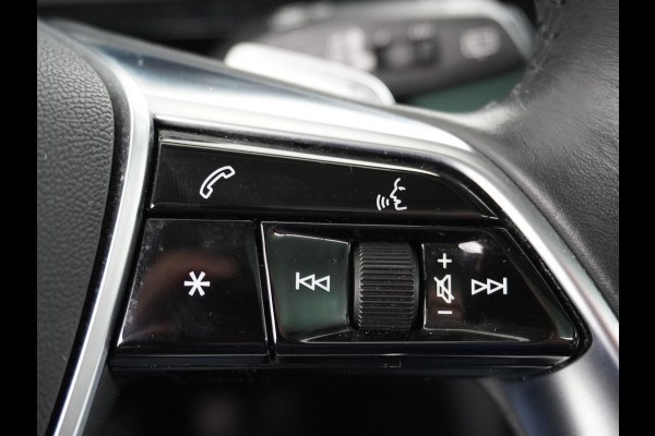 Audi e-tron 50 Quattro Launch Edition Plus 71kWh Navi Panoramadak Luchtvering Cruise control Adaptief PDC Stoelverwarming Parkeerhulp v/a/zi Led Lmv 20" Keyless-go Lichtpakket Dodehoekdetectie Regensensor Fase 3 laden