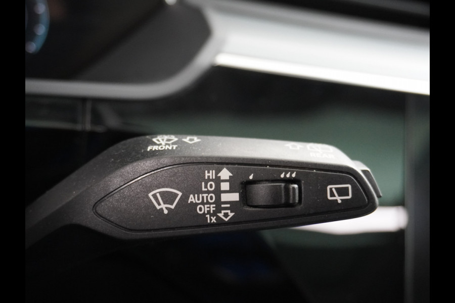 Audi e-tron 50 Quattro Launch Edition Plus 71kWh Navi Panoramadak Luchtvering Cruise control Adaptief PDC Stoelverwarming Parkeerhulp v/a/zi Led Lmv 20" Keyless-go Lichtpakket Dodehoekdetectie Regensensor Fase 3 laden
