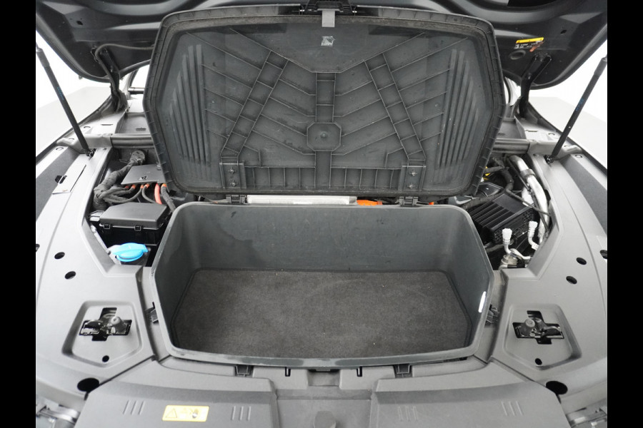 Audi e-tron 50 Quattro Launch Edition Plus 71kWh Navi Panoramadak Luchtvering Cruise control Adaptief PDC Stoelverwarming Parkeerhulp v/a/zi Led Lmv 20" Keyless-go Lichtpakket Dodehoekdetectie Regensensor Fase 3 laden