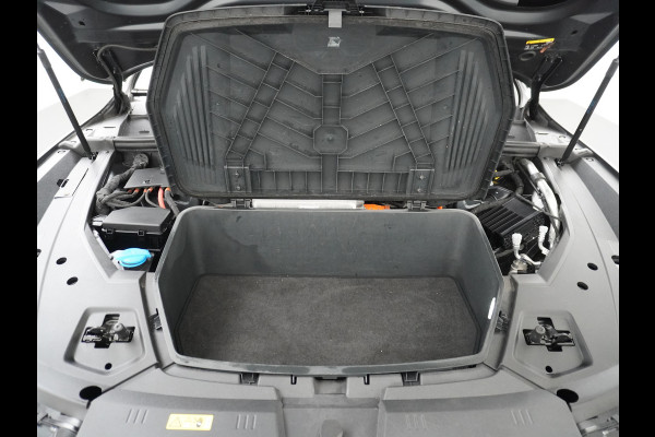 Audi e-tron 50 Quattro Launch Edition Plus 71kWh Navi Panoramadak Luchtvering Cruise control Adaptief PDC Stoelverwarming Parkeerhulp v/a/zi Led Lmv 20" Keyless-go Lichtpakket Dodehoekdetectie Regensensor Fase 3 laden