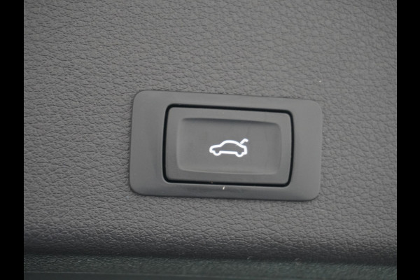 Audi e-tron 50 Quattro Launch Edition Plus 71kWh Navi Panoramadak Luchtvering Cruise control Adaptief PDC Stoelverwarming Parkeerhulp v/a/zi Led Lmv 20" Keyless-go Lichtpakket Dodehoekdetectie Regensensor Fase 3 laden