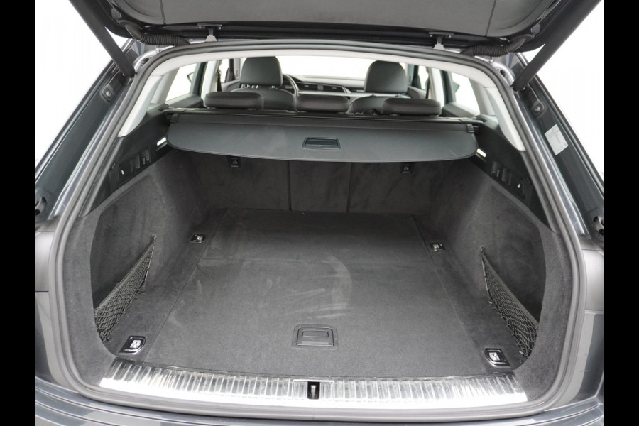 Audi e-tron 50 Quattro Launch Edition Plus 71kWh Navi Panoramadak Luchtvering Cruise control Adaptief PDC Stoelverwarming Parkeerhulp v/a/zi Led Lmv 20" Keyless-go Lichtpakket Dodehoekdetectie Regensensor Fase 3 laden