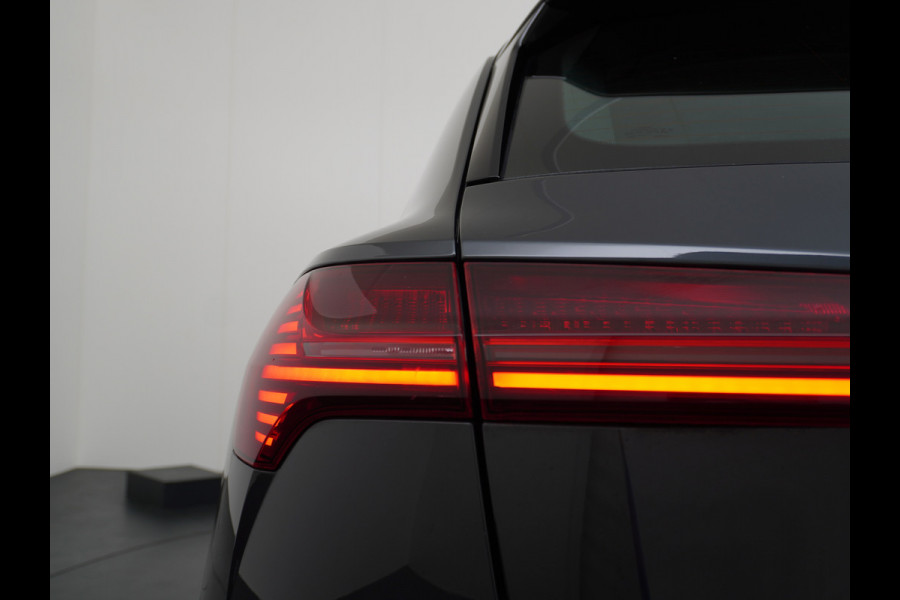Audi e-tron 50 Quattro Launch Edition Plus 71kWh Navi Panoramadak Luchtvering Cruise control Adaptief PDC Stoelverwarming Parkeerhulp v/a/zi Led Lmv 20" Keyless-go Lichtpakket Dodehoekdetectie Regensensor Fase 3 laden