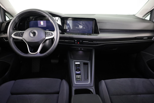 Volkswagen Golf 1.5 eTSI Style 130 pk Automaat (DSG) | Navigatie | Panoramadak | Trekhaak | Parkeersensoren | Achteruitrijcamera | Adaptieve cruise control | Stoelverwarming |