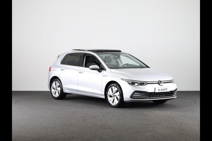 Volkswagen Golf 1.5 eTSI Style 130 pk Automaat (DSG) | Navigatie | Panoramadak | Trekhaak | Parkeersensoren | Achteruitrijcamera | Adaptieve cruise control | Stoelverwarming |