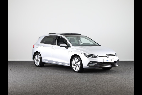 Volkswagen Golf 1.5 eTSI Style 130 pk Automaat (DSG) | Navigatie | Panoramadak | Trekhaak | Parkeersensoren | Achteruitrijcamera | Adaptieve cruise control | Stoelverwarming |