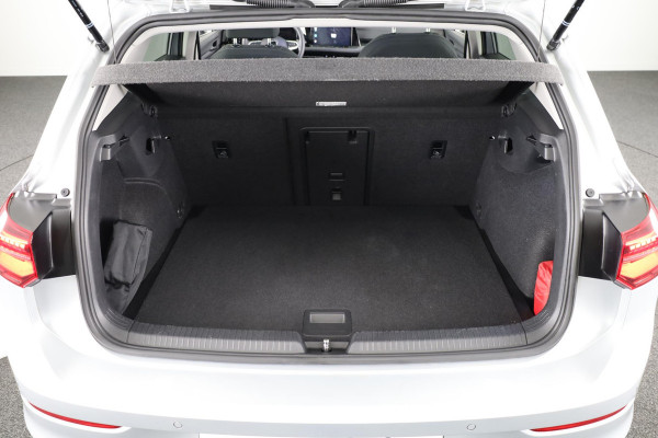 Volkswagen Golf 1.5 eTSI Style 130 pk Automaat (DSG) | Navigatie | Panoramadak | Trekhaak | Parkeersensoren | Achteruitrijcamera | Adaptieve cruise control | Stoelverwarming |