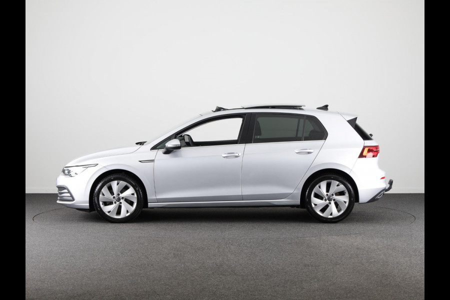 Volkswagen Golf 1.5 eTSI Style 130 pk Automaat (DSG) | Navigatie | Panoramadak | Trekhaak | Parkeersensoren | Achteruitrijcamera | Adaptieve cruise control | Stoelverwarming |
