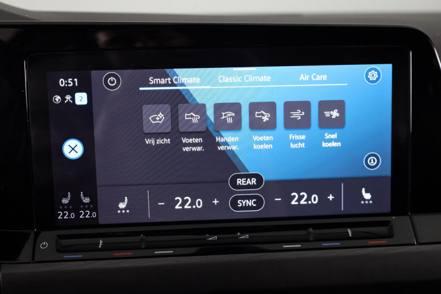 Volkswagen Golf 1.5 eTSI Style 130 pk Automaat (DSG) | Navigatie | Panoramadak | Trekhaak | Parkeersensoren | Achteruitrijcamera | Adaptieve cruise control | Stoelverwarming |