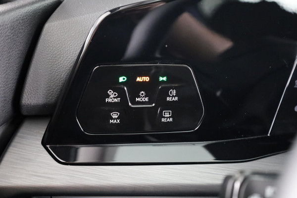 Volkswagen Golf 1.5 eTSI Style 130 pk Automaat (DSG) | Navigatie | Panoramadak | Trekhaak | Parkeersensoren | Achteruitrijcamera | Adaptieve cruise control | Stoelverwarming |