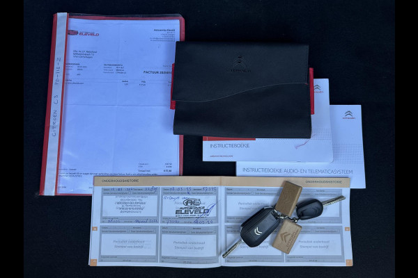 Citroën C3 1.2 PureTech S&S Shine 2e Eigenaar,Apple Carplay,Cruise,Clima,Trekhaak,Camera,Dealer Onderhouden,N.A.P,110pk,APK tot 03-2026
