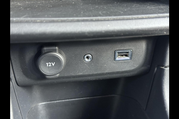 Citroën C3 1.2 PureTech S&S Shine 2e Eigenaar,Apple Carplay,Cruise,Clima,Trekhaak,Camera,Dealer Onderhouden,N.A.P,110pk,APK tot 03-2026